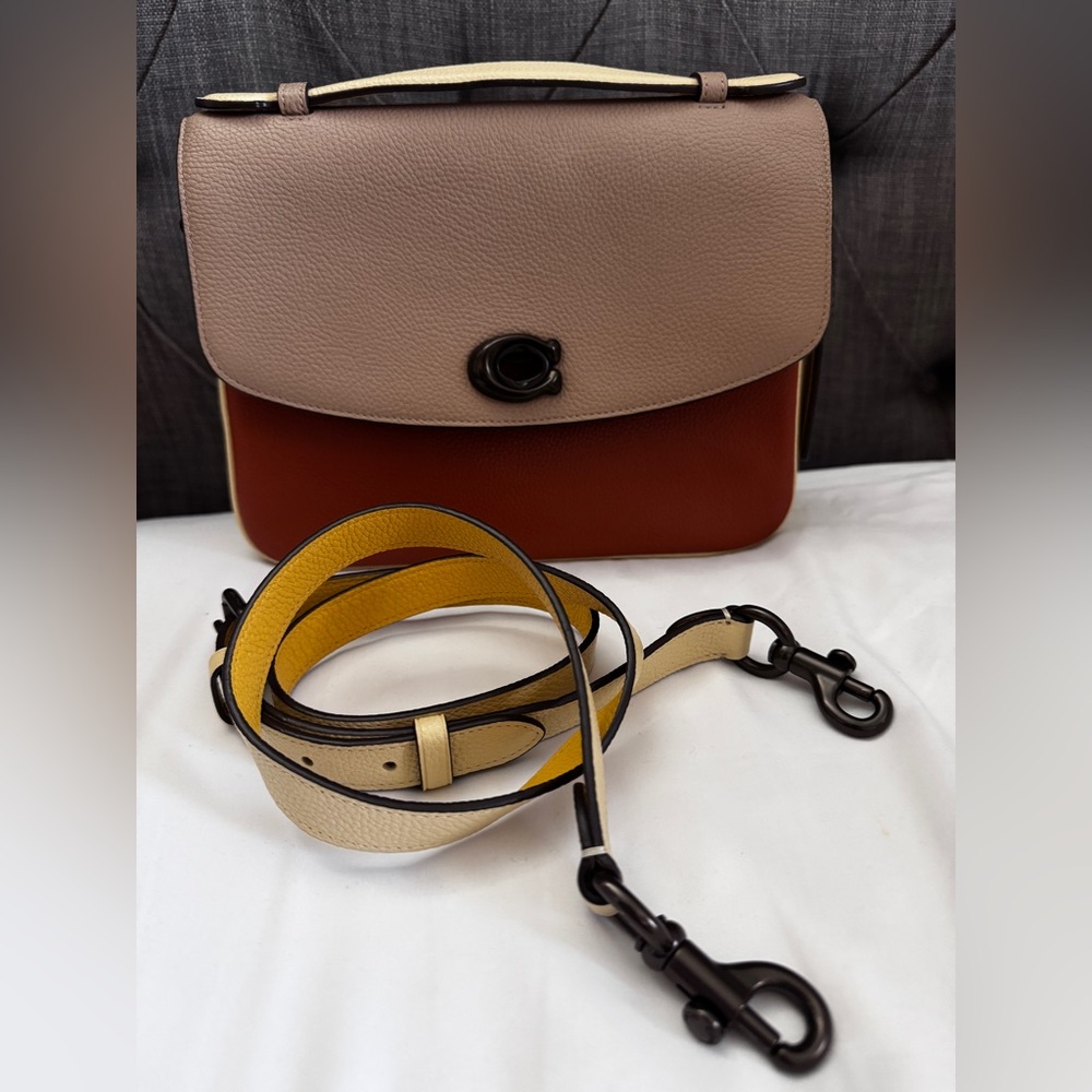 GUC Coach CASSIE Crossbody Bag - Picture 2 of 16